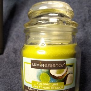 Wonderful smelling coconut lime scented candle